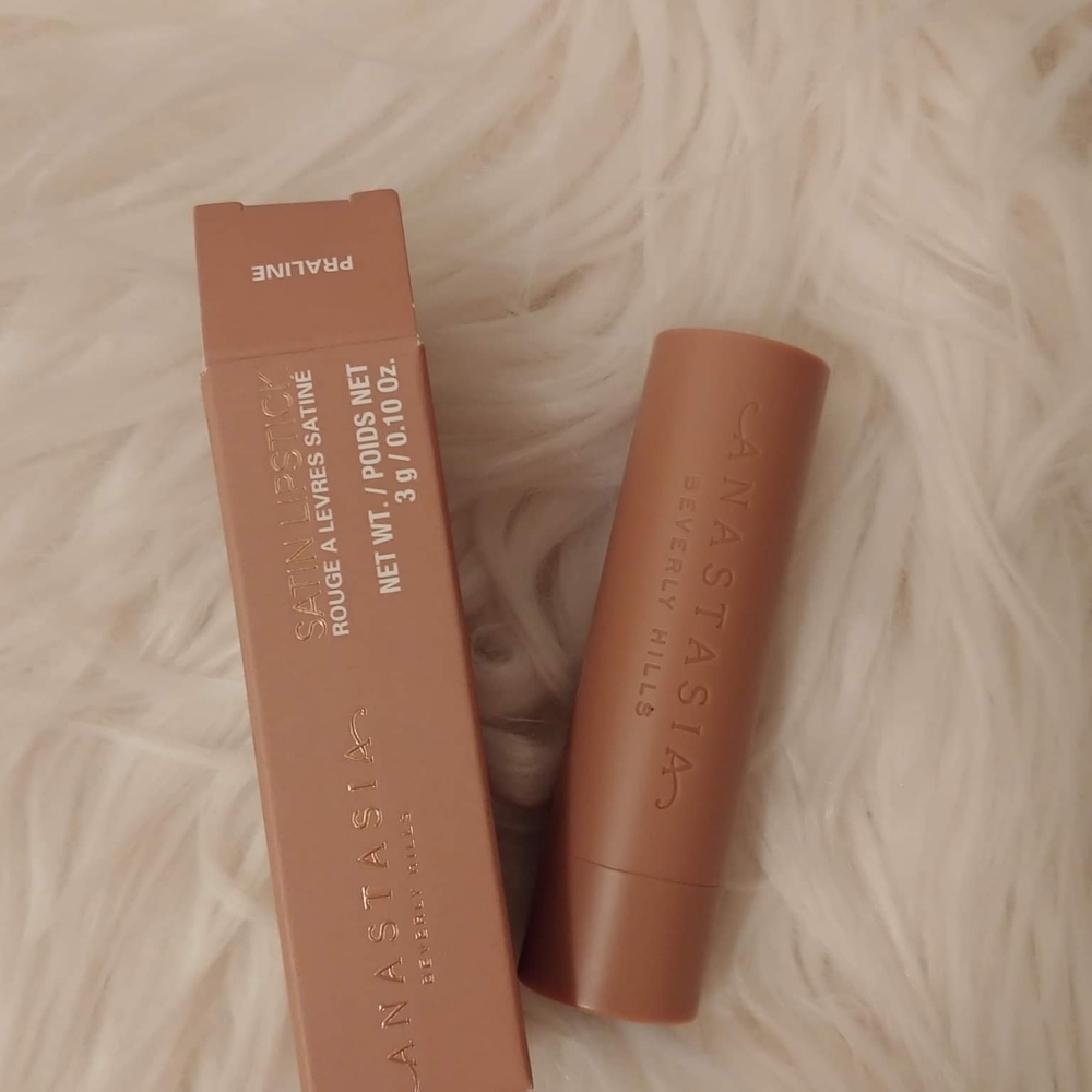 💋FIRM! NWT ANASTASIA BEVERLY HILLS SATIN LIPSTICK